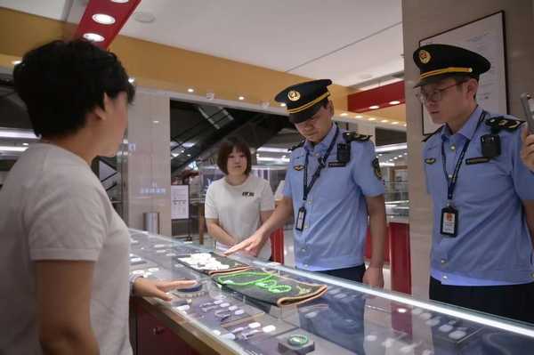 许昌市场监管部门对胖东来玉石开展日常检查，产品抽检全合规，柴怼怼此前玉石打假的行为会受到处罚吗？