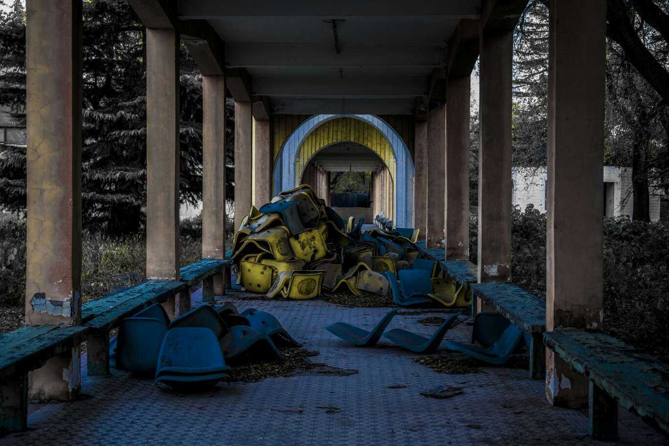 废弃的游乐园恐怖图片