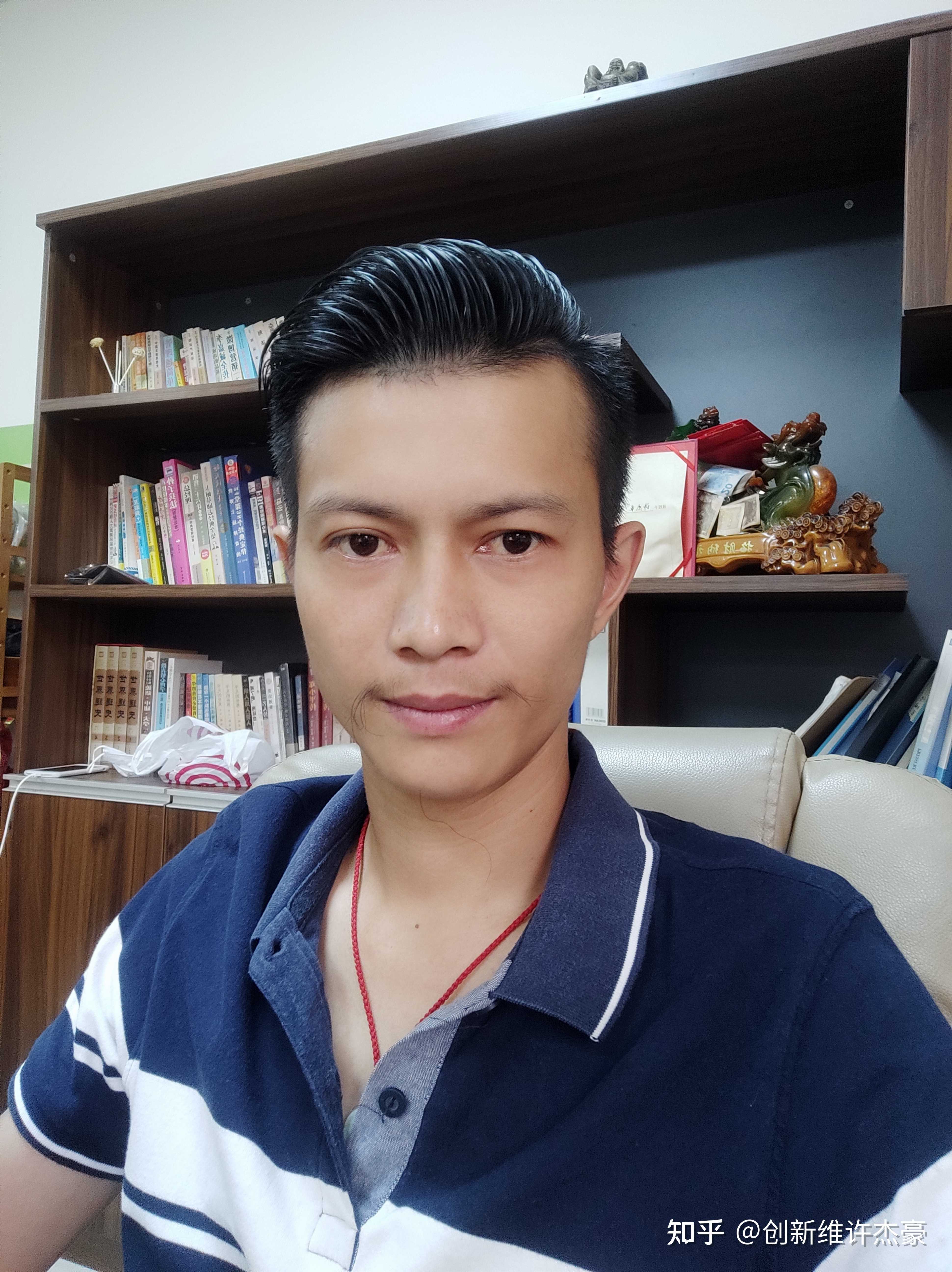 创新维许杰豪 的想法: 每天坚持一自拍 各位找我做个报价的老总