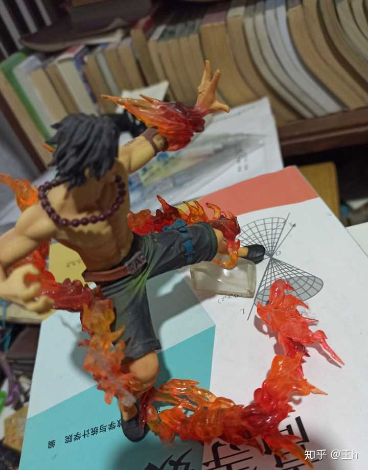 多年后相遇把酒言欢的地方吧,有两处,一是赵孟华出轨柳淼淼请客吃披萨