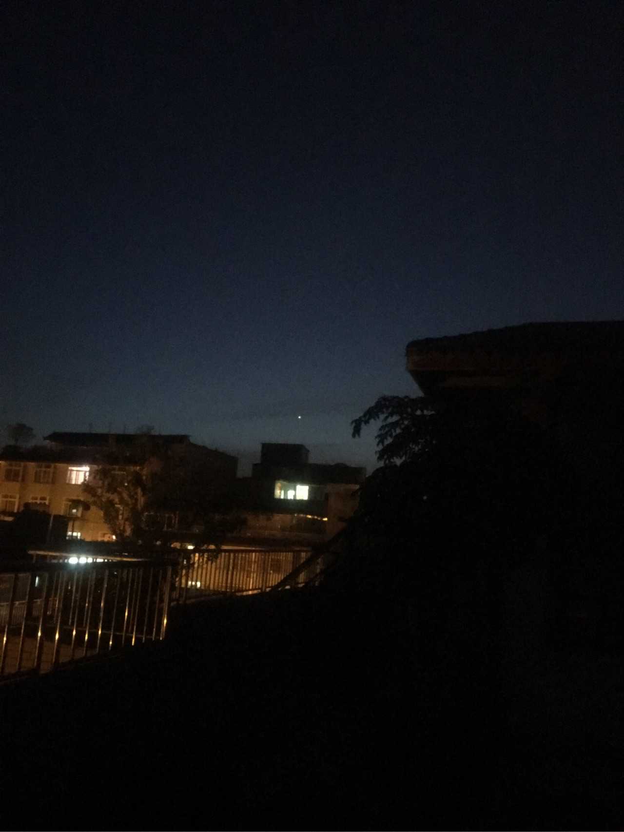 今天在楼顶看到了很多星星