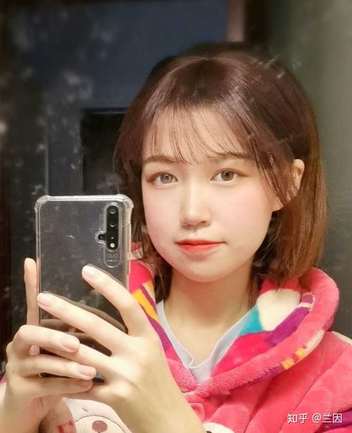 作为一个女生,我却总喜欢看各种可爱的萝莉小姐姐,我是不是变态啊?