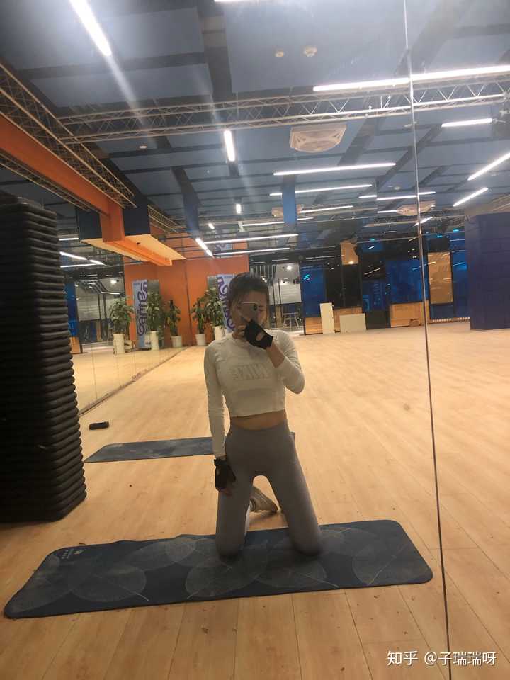 女生如何练出视觉上的细腰?