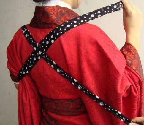 早在汉代,中国人就用襻膊来绑住袖子方便作业,沈从文《中国古代服饰