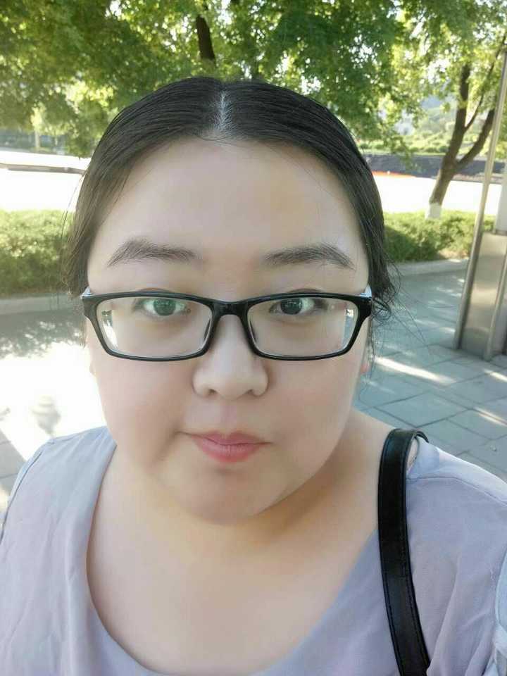 网恋发的丑胖自拍照女图片