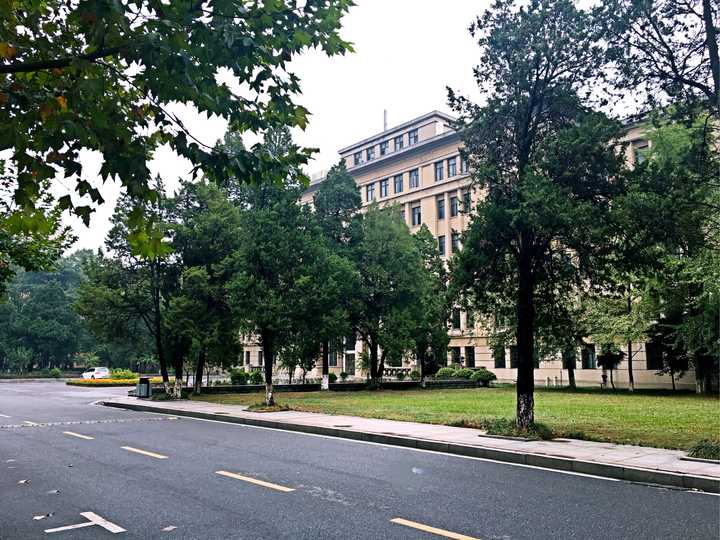 在武汉理工大学余家头校区读书是种什么样的体验?