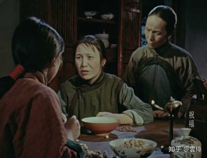 如何评价老电影《祝福》中的祥林嫂怒砍门槛的添加情节?