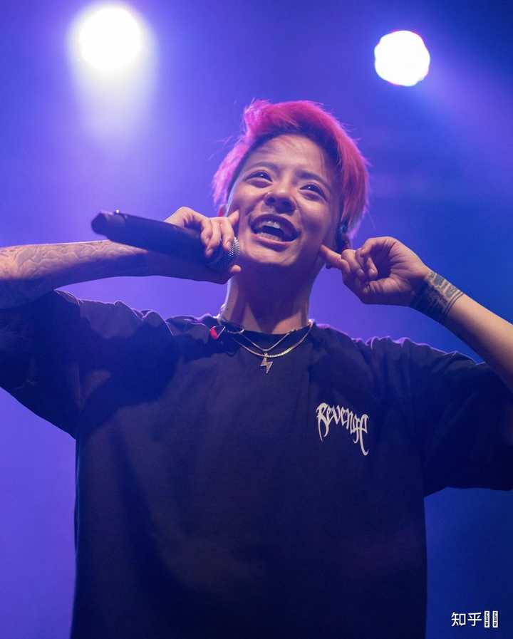 想问一下《创造营》4的导师刘逸云Amber是什么背景? - 知乎