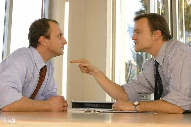 职场“滚刀肉”员工故意刁难气走主管,新领导用两招让他后悔莫及 职场“滚刀肉”员工故意刁难气走主管,新领导用两招让他后悔莫及