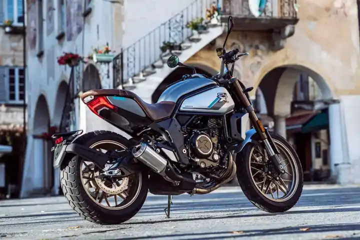 如何评价春风动力新发布的clx700复古摩托车