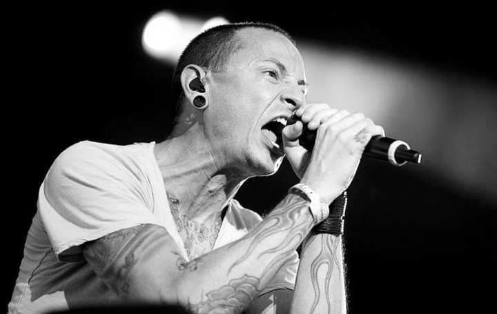 如何评价林肯公园主唱查斯特 贝宁顿(chester bennington)的成就?