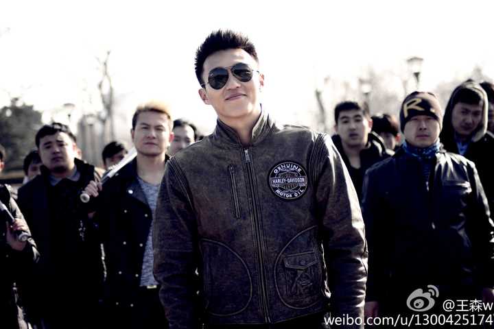 从stb超级教师里饰演的飞车党二当家叶小白被圈粉 后来看到他演的