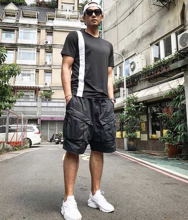 皮肤黑的男生如何搭配衣服?