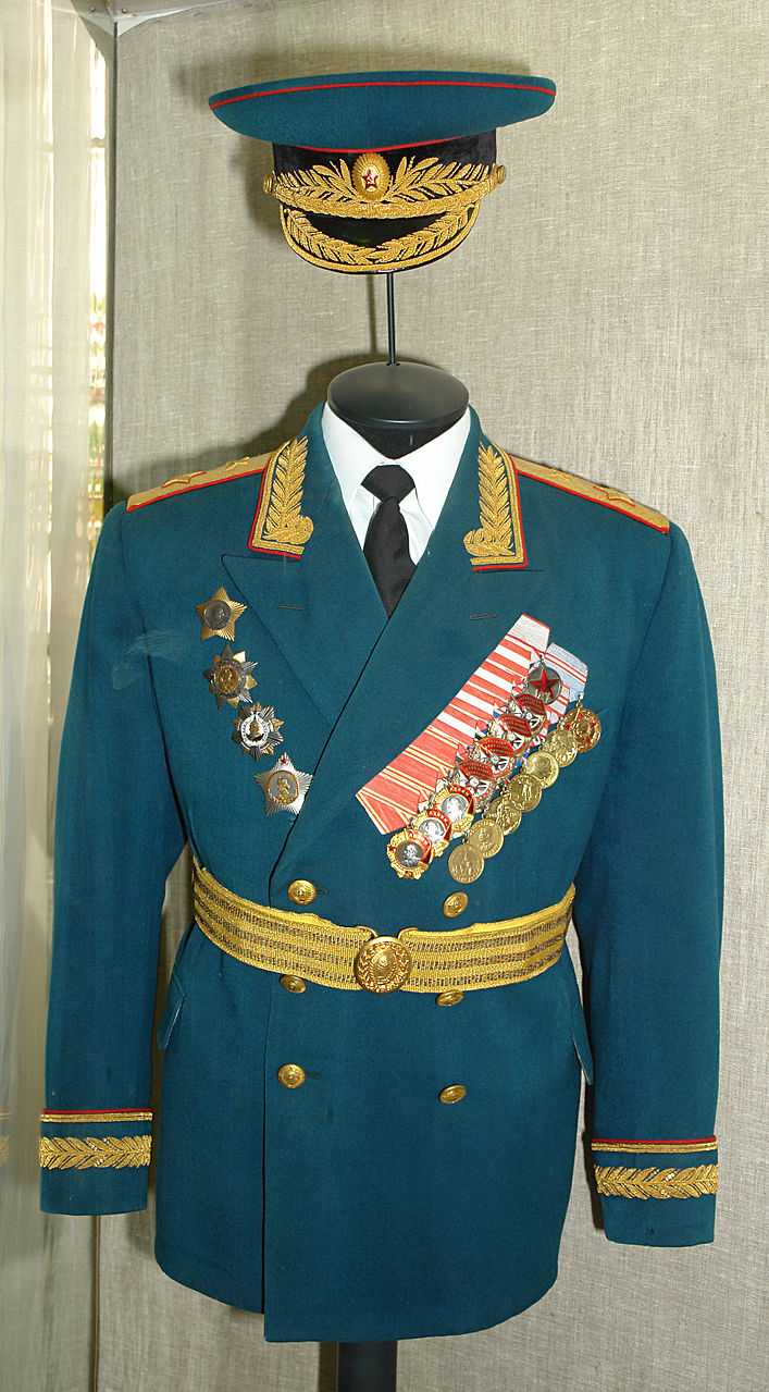 苏军炮兵元帅格奥尔基·费多托维奇·奥金措夫的1955样式礼服 俄滤构