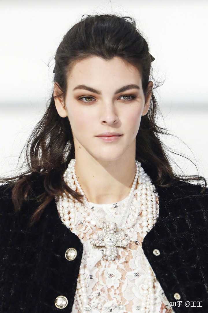 如何评价意大利新任超模vitto ceretti?