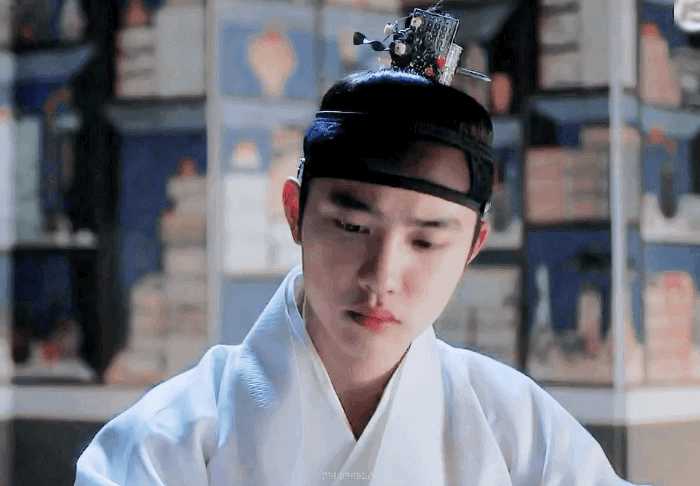 成员们也认证过长的好看,和同队官方门面朴灿烈是不同的风格.