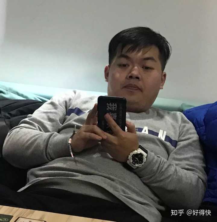 女生同時被兩個男生追,兩個男生都各有吸引力,女生也都有好感怎麼辦?