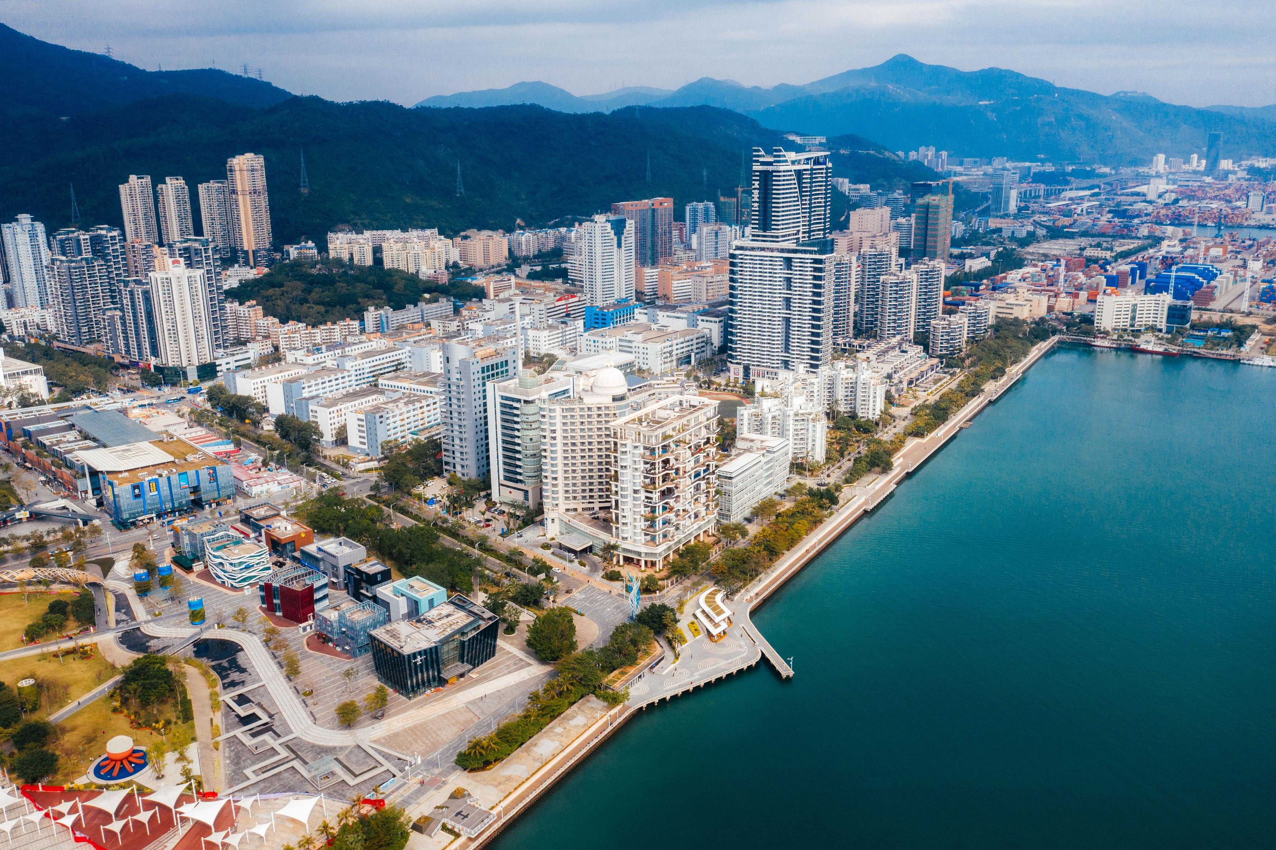 我在深圳看香港.