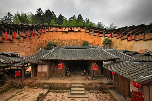 中国除了客家土楼,北京四合院,还有哪些明显具有聚落意味的单体传统