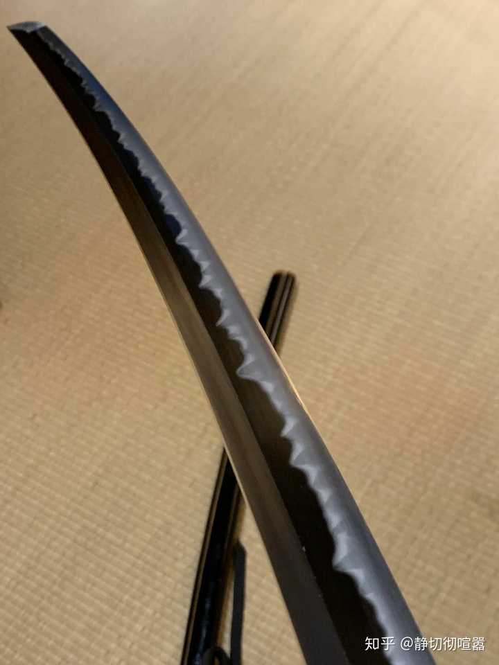 做刀具需要锻打 而且手柄也省了 但是适合做短刀, 长刀钢柄砍东西振手