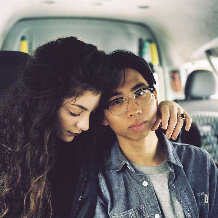 (lorde和广州男友合影) 其他的如何,还是等新专辑再说吧.