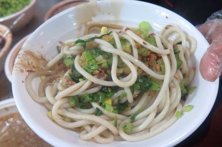 阜阳格拉条啊,阜阳人对它太热爱,甚至写了一首歌–《格拉条之歌》.