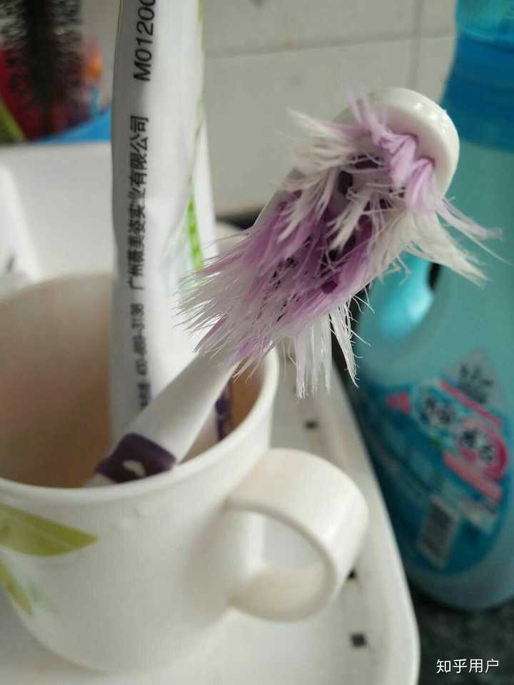 宿舍某个人的牙刷已经很久很久很久没换了