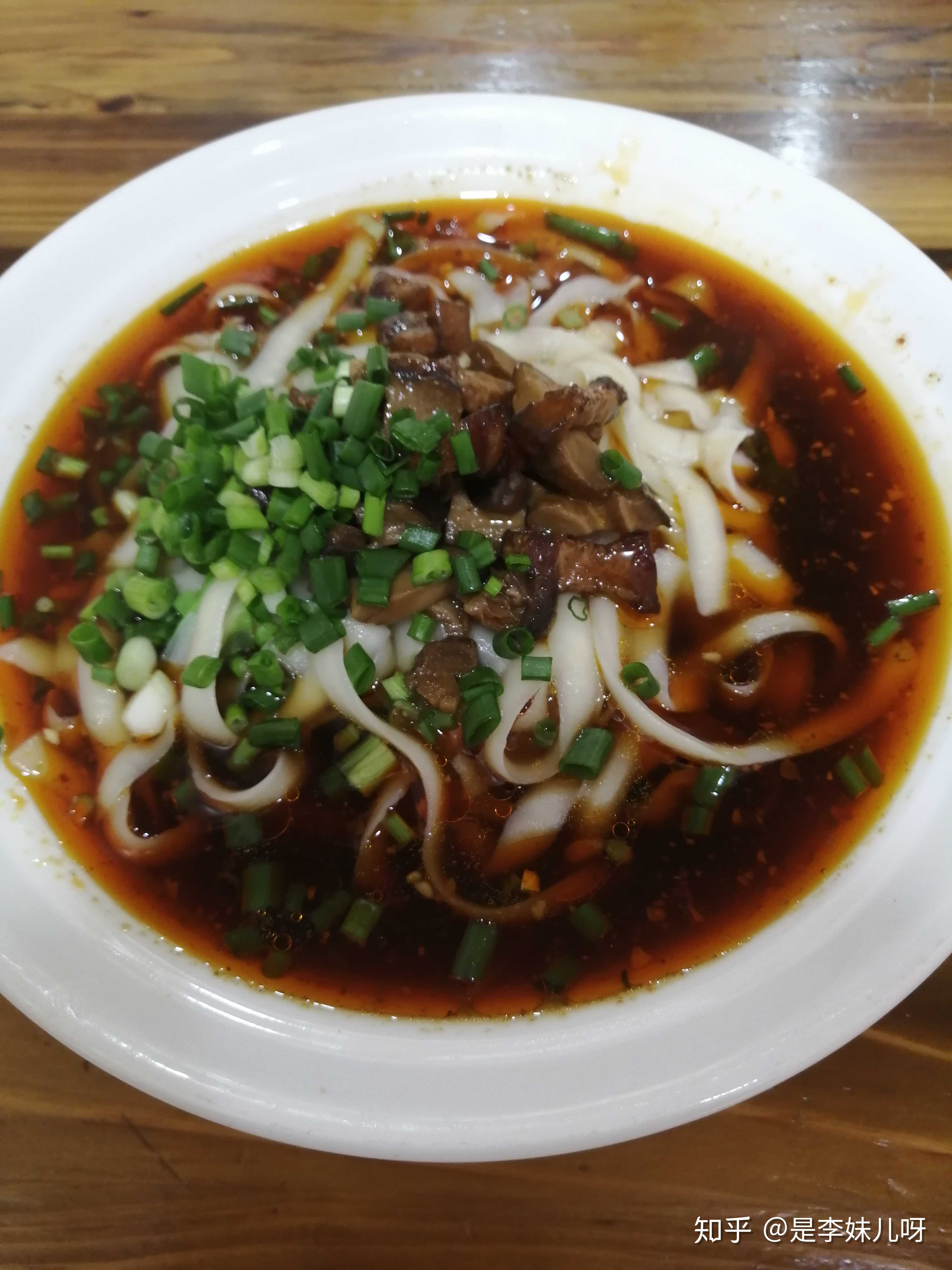 香菇烧肉刀削面