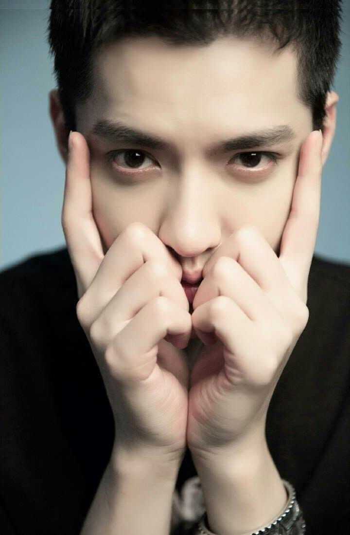 男性有好看的眉眼是种怎样的体验?