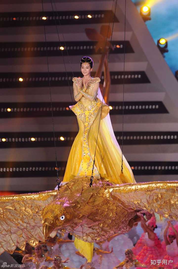 如何看待2020年金鹰女神宋茜穿的礼服设计水平如何