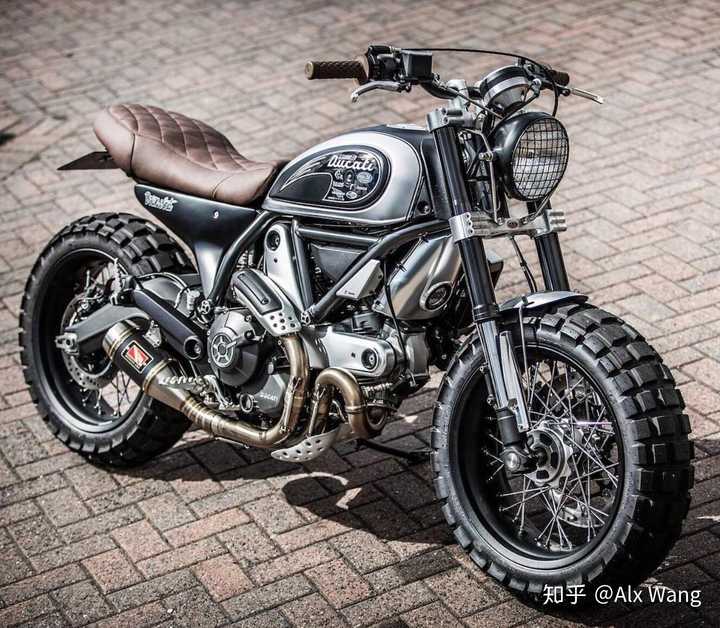 在2015年又藉著現在的復古風潮重新推出scrambler,結果一推出就大賣.