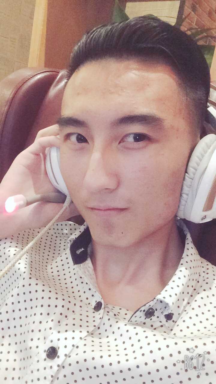 男生脸瘦,额头高,适合undercut吗?