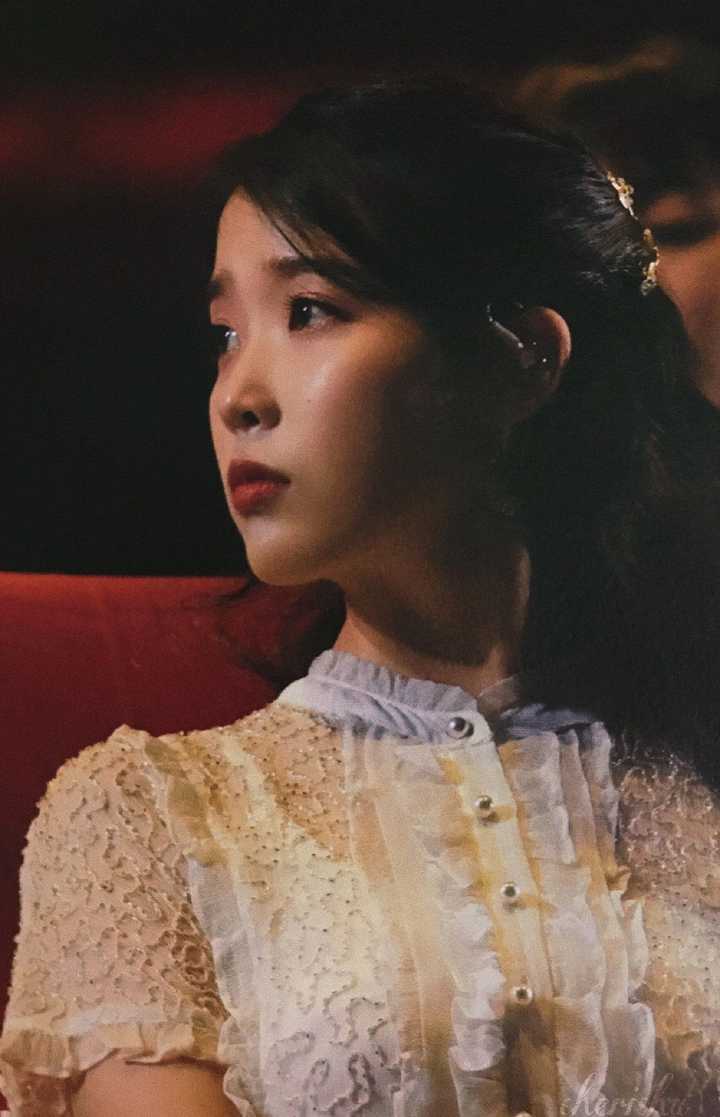 "真正了解我的人,觉得应该并不存在,跟我有关的话题,也有点儿意思,你