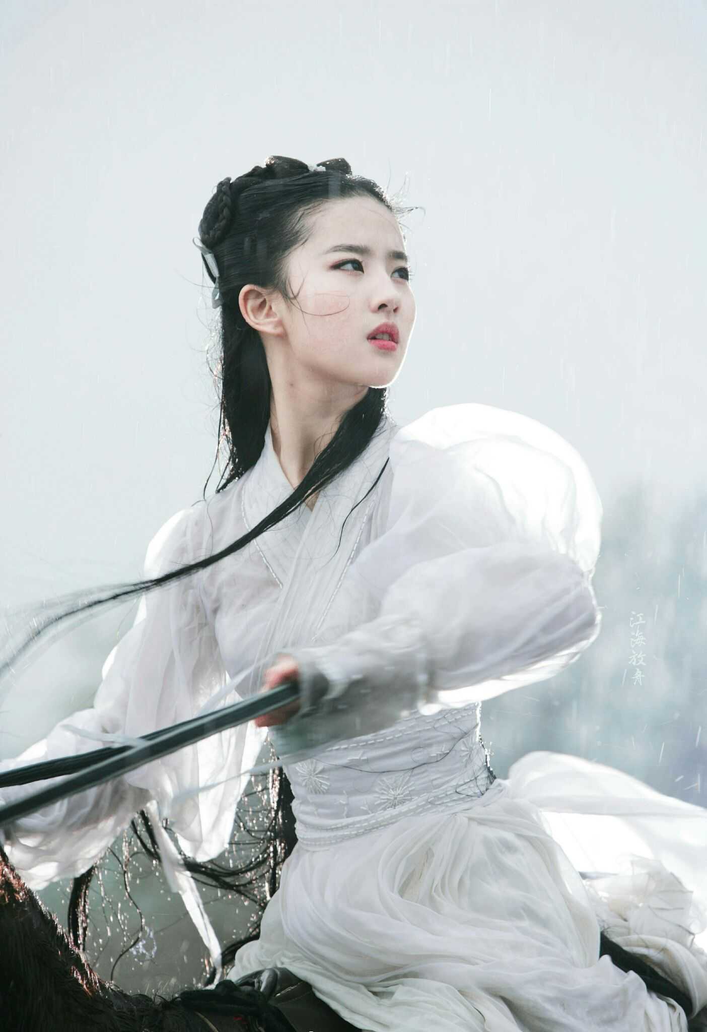 这组图吧,这到底是什么仙女,正如金庸所说,见了刘亦菲的小龙女扮相