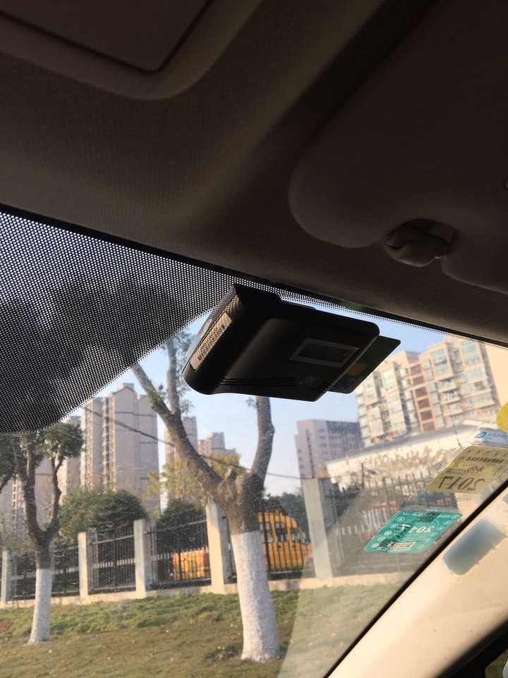 今天去给自己的车办理etc,办理的时候就这两天网上流传的"pos机隔窗盗