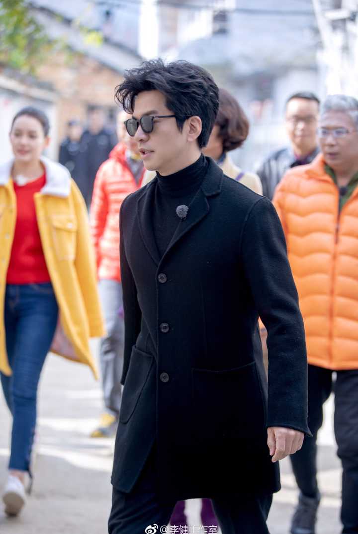 如何像李健那样穿得文艺而正式?