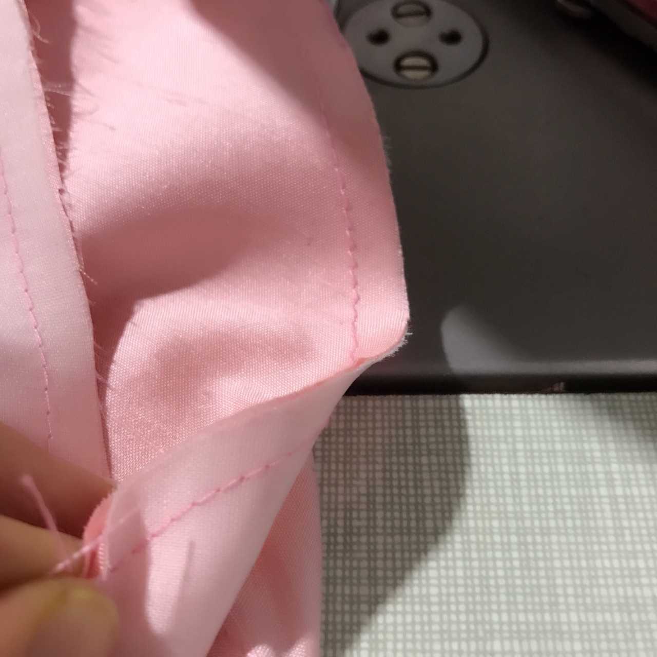 双宫真丝的来去缝,这样的作法一般用在真丝和一些薄料上,缝缝上没有