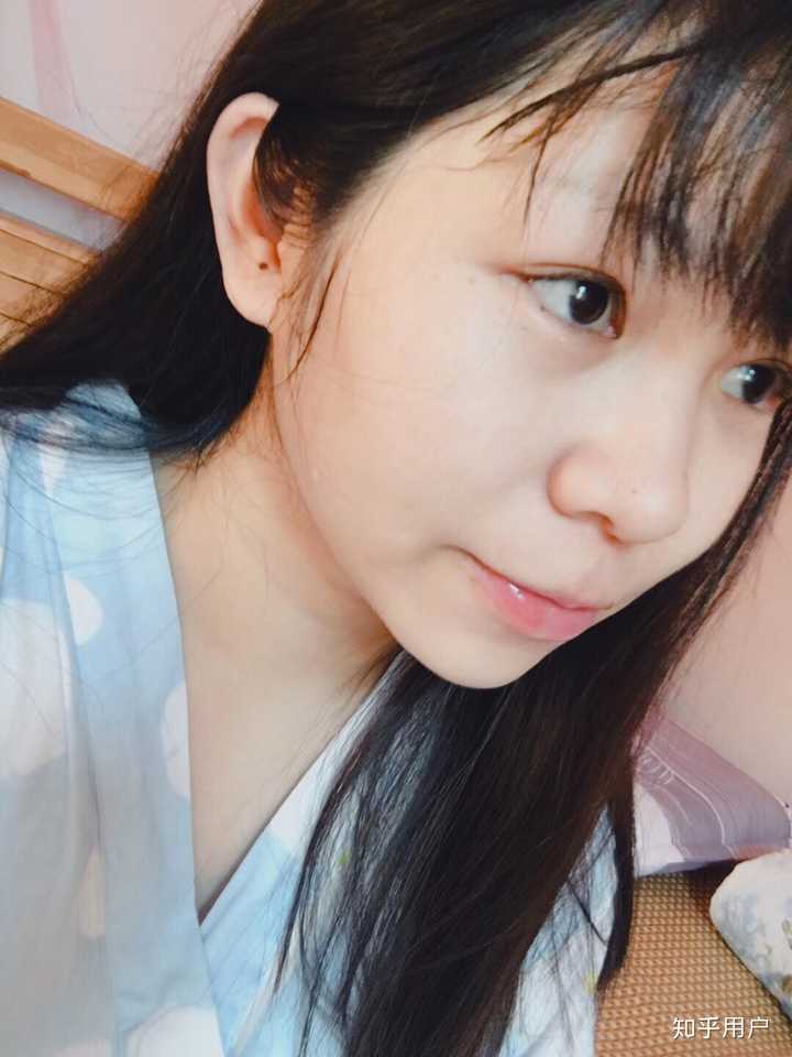 这是我准备生崽前的自拍照,可以明显看得出鼻子很大,脸浮肿,美图自拍
