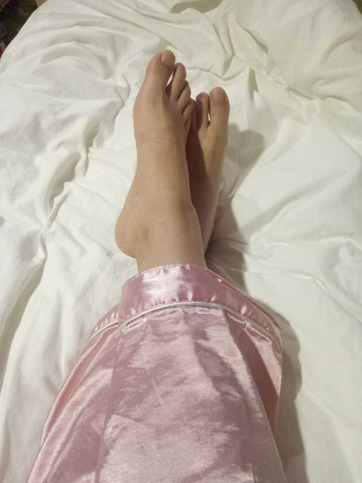 女生双脚皮肤细嫩是一种怎样的体验?