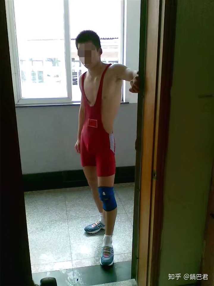 男孩子学跆拳道,还是学摔跤好?