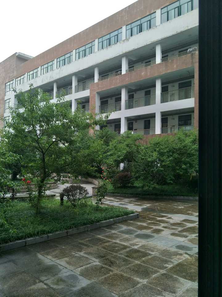 2017年在合肥168复读,想问问168复读分校陶冲湖中学宿舍是什么样的?