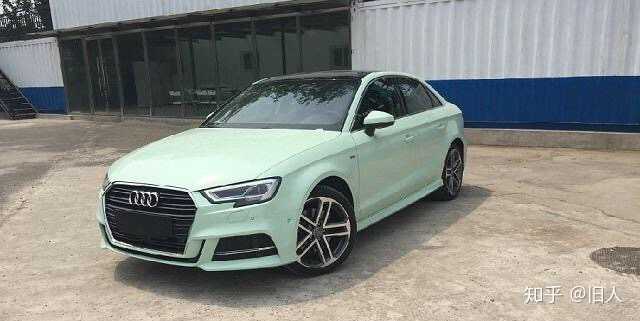 奥迪a3三厢运动顶配或q2l哪个更值得买,女,预算25w?