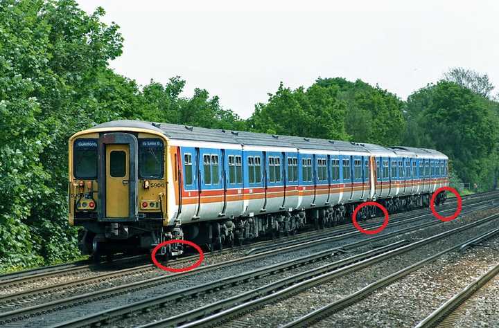 为什么第三轨供电在通过道岔时刻必须断电?