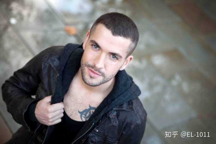 不得不提我最喜欢的歌手了:shayne ward  老一点的歌迷可能认识,现在