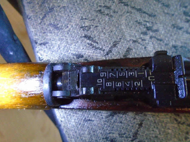 为什么放在枪管上面的瞄准器能打中目标 知乎