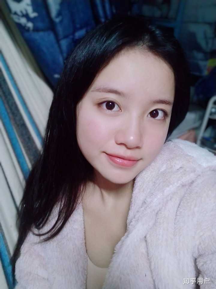 正常人的眼睛能睁这么大吗,还是说开了眼角?