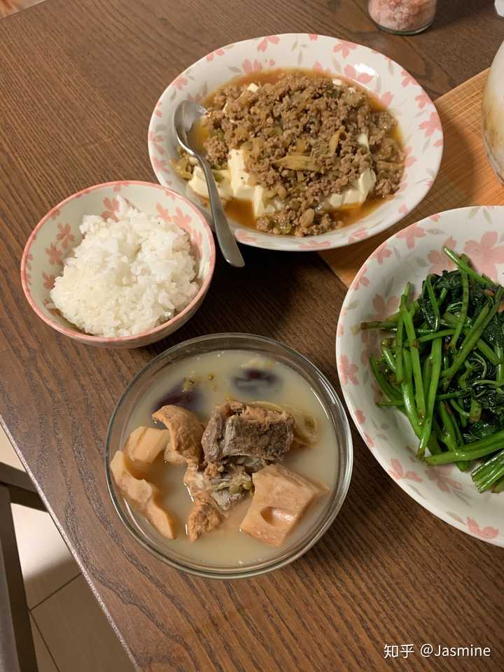 兩個人在家做飯,100元能享受到多豐盛的一頓飯?