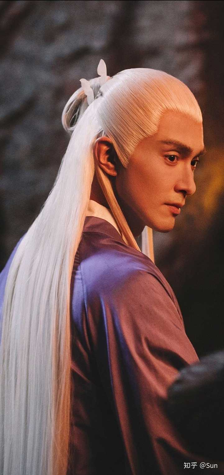 东华帝君 的眼睛怎么那么深邃,这眼妆是怎么做到的.