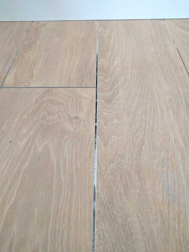 木纹砖美缝用什么颜色的,做过的或者看见过的说下 配图?