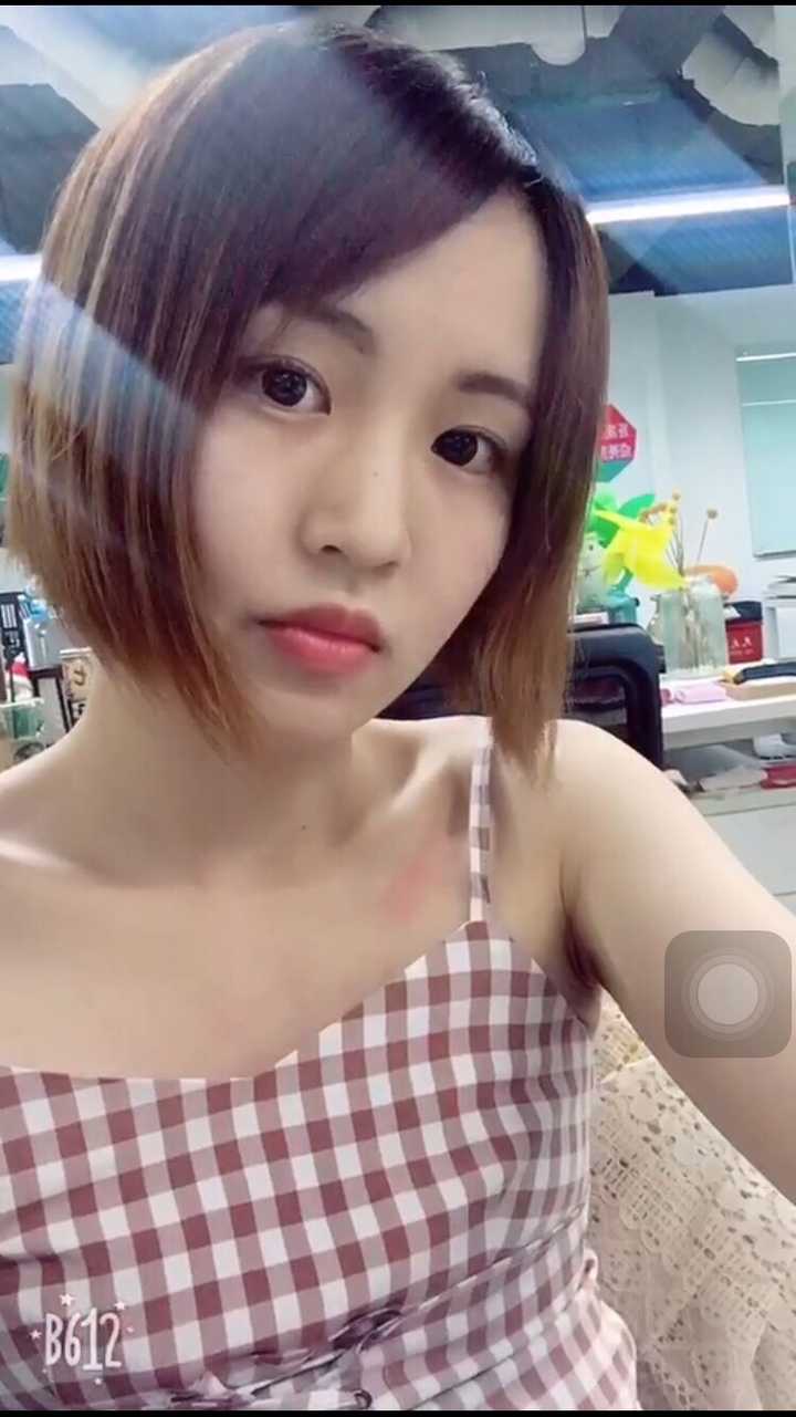 穿什么都不显得色情 自在得不行 都是些夏天的照片,秋冬的,还没拍 1